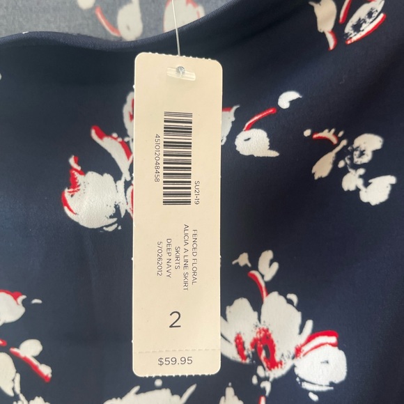 Navy and red floral skirt - Picture 3 of 3